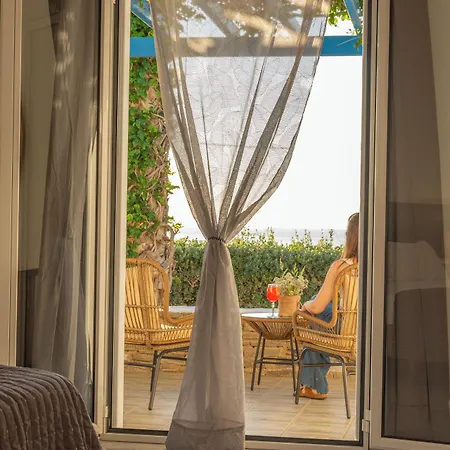 Fragoulis Village Aparthotel Parasporos